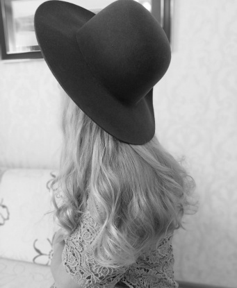 Мои услуги настолько разнообразны, что ты можешь выбрать именно то, что захочешь. Я с легкостью смогу стать твоей нежной подругой, страстной любовницей или искушенной проводницей в мир фантазий. Живу в Москве и всегда готова оживить твои самые смелые желания. Заходи на мой профиль, посмотри мои отзывы и фото, и ты увидишь, что я настоящая профессионалка в своем деле. ✨😘💋 10648, 52 года