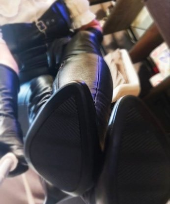 Живу в Москве 🌃 и знаю все его сокровенные уголки. Моя нежность и чувственность не оставит тебя равнодушным. У меня есть фото, чтобы ты мог оценить мою красоту и сексуальность. 📷
Мои услуги охватывают все, что ты только пожелаешь. 🌟 Я могу предложить тебе незабываемые массажи, экзотические танцы и многое другое. Я заботлива и умею прислушиваться к твоим желаниям. Мои руки могут доставить тебе истинное блаженство, а мои губы окутать тебя нежностью и страстью. 🔥
Отзывы моих клиентов говорят сами за себя. Высокая оценка моих услуг и способности превратить встречу в незабываемое путешествие оставляют людей полностью удовлетворенными. 🔝
Так что, если ты хочешь наслаждаться незабываемыми моментами в Москве, обращайся ко мне. Я гарантирую, что наше свидание станет по-настоящему особенным и оставит неизгладимое впечатление. 🌹💫 3273, 44 года