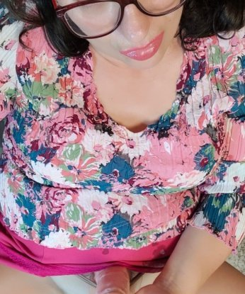 Живу в Москве 🌃 и знаю все его сокровенные уголки. Моя нежность и чувственность не оставит тебя равнодушным. У меня есть фото, чтобы ты мог оценить мою красоту и сексуальность. 📷
Мои услуги охватывают все, что ты только пожелаешь. 🌟 Я могу предложить тебе незабываемые массажи, экзотические танцы и многое другое. Я заботлива и умею прислушиваться к твоим желаниям. Мои руки могут доставить тебе истинное блаженство, а мои губы окутать тебя нежностью и страстью. 🔥
Отзывы моих клиентов говорят сами за себя. Высокая оценка моих услуг и способности превратить встречу в незабываемое путешествие оставляют людей полностью удовлетворенными. 🔝
Так что, если ты хочешь наслаждаться незабываемыми моментами в Москве, обращайся ко мне. Я гарантирую, что наше свидание станет по-настоящему особенным и оставит неизгладимое впечатление. 🌹💫 3273, 44 года