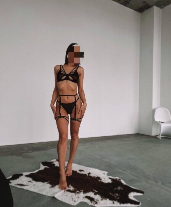 Я нежная и игривая леди, готовая погрузить тебя в мир страсти и наслаждения. Вместе мы исполним все твои фантазии, звони! 6467, 23 года